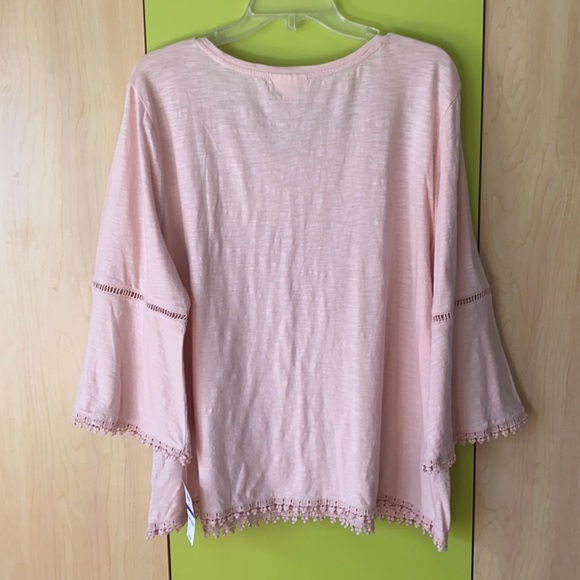 Beautiful Women’s bell sleeves top - Picture 3 of 10